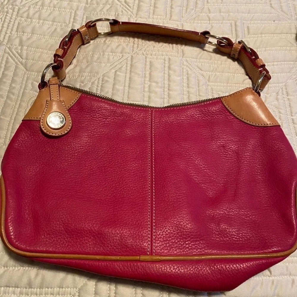 Dooney and Bourke shoulder purse.